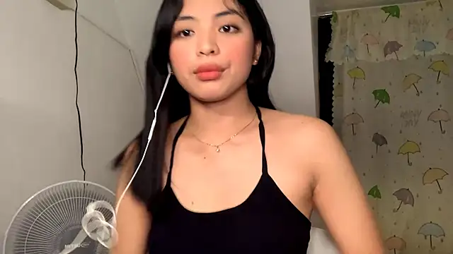 Snapshot of Hazelanne chatting on 07-18-26, 01:48 Hazelanne online show from 07-18-26, 01:48