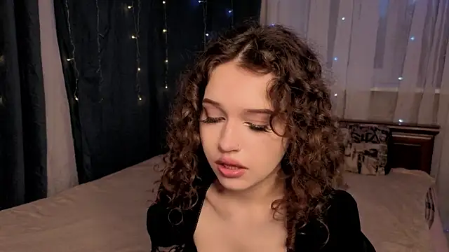 Snapshot of EsterReichert chatting on 08-03-26, 06:44 EsterReichert online show from 08-03-26, 06:44