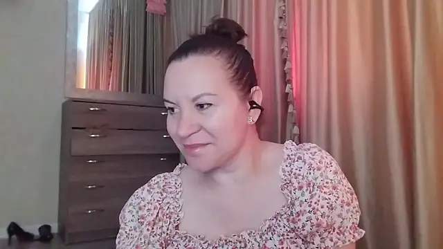 Snapshot of Lauralison chatting on 07-18-26, 02:32 Lauralison online show from 07-18-26, 02:32