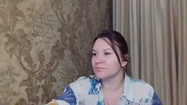 Snapshot of Lauralison chatting on 07-24-26, 08:40 Lauralison online show from 07-24-26, 08:40