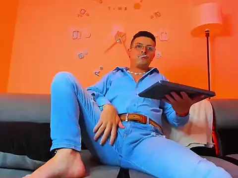 Leo Hunt  online show from 06-20-26, 03:42