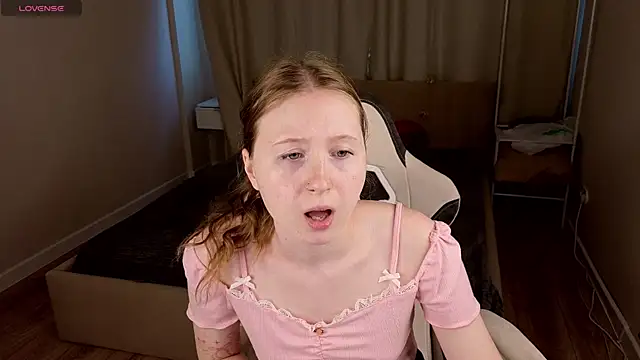 Snapshot of LiliTiny chatting on 07-16-26, 01:44 LiliTiny online show from 07-16-26, 01:44