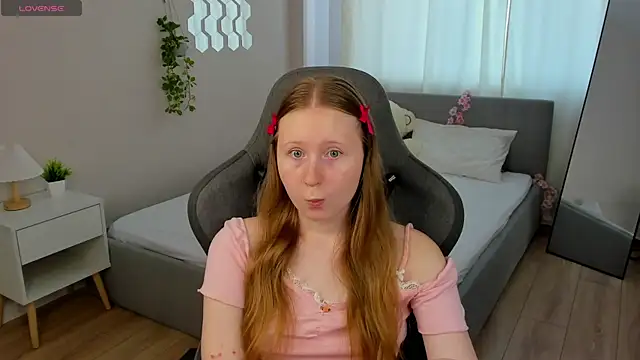 Snapshot of LiliTiny chatting on 07-19-26, 03:21 LiliTiny online show from 07-19-26, 03:21