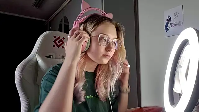 FunnyLila online show from 06-28-26, 05:13