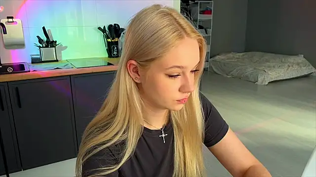 Snapshot of MichelleMargiela chatting on 07-14-26, 03:33 MichelleMargiela online show from 07-14-26, 03:33