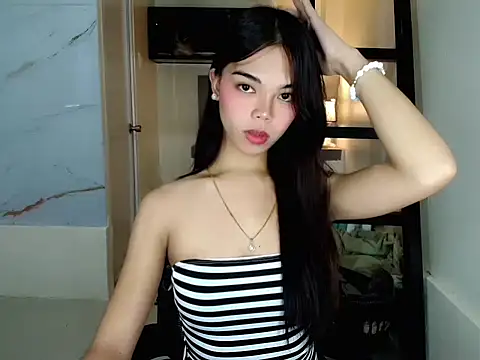 Snapshot of Scarlet_misty chatting on 07-16-26, 07:25 Scarlet misty online show from 07-16-26, 07:25