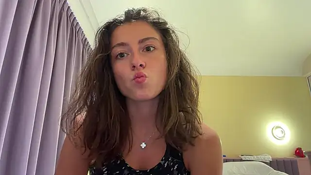 Snapshot of Monicaqte chatting on 07-01-26, 11:12 Monicaqte online show from 07-01-26, 11:12