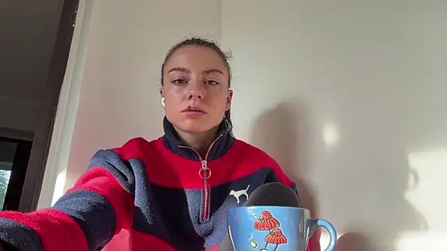 Snapshot of Monicaqte chatting on 07-19-26, 04:38 Monicaqte online show from 07-19-26, 04:38