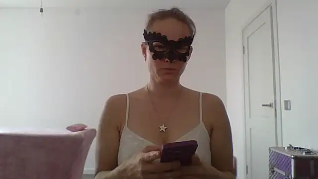 Snapshot of Virellesi chatting on 06-30-26, 10:38 Virellesi online show from 06-30-26, 10:38