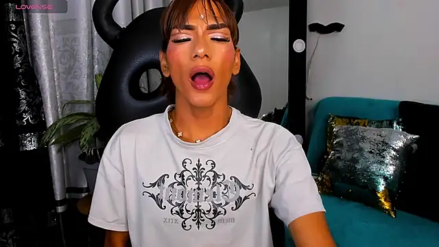 katiee11 online show from 07-27-26, 02:40