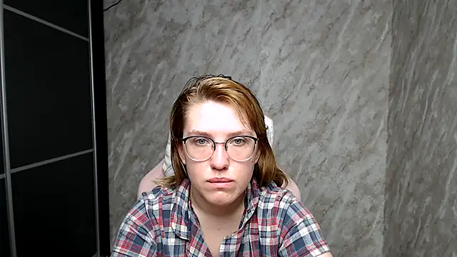 Snapshot of Reginasmilee chatting on 03-08-25, 02:34 Reginasmilee online show from 03-08-25, 02:34