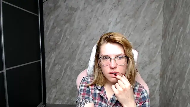 Snapshot of Reginasmilee chatting on 03-09-25, 02:39 Reginasmilee online show from 03-09-25, 02:39