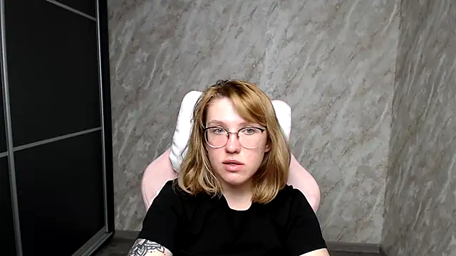 Snapshot of Reginasmilee chatting on 03-09-25, 11:14 Reginasmilee online show from 03-09-25, 11:14