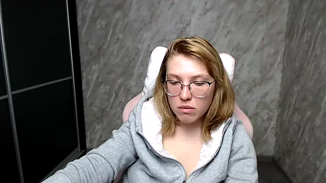 Snapshot of Reginasmilee chatting on 03-11-25, 07:48 Reginasmilee online show from 03-11-25, 07:48