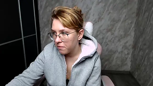 Snapshot of Reginasmilee chatting on 03-13-25, 03:33 Reginasmilee online show from 03-13-25, 03:33