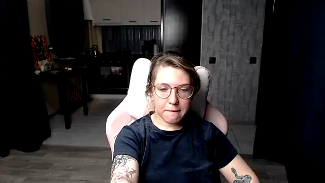 Snapshot of Reginasmilee chatting on 09-14-25, 01:16 Reginasmilee online show from 09-14-25, 01:16