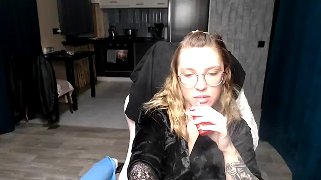 Snapshot of Reginasmilee chatting on 09-20-25, 12:33 Reginasmilee online show from 09-20-25, 12:33