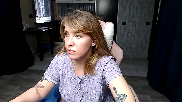 Snapshot of Reginasmilee chatting on 09-22-25, 11:56 Reginasmilee online show from 09-22-25, 11:56