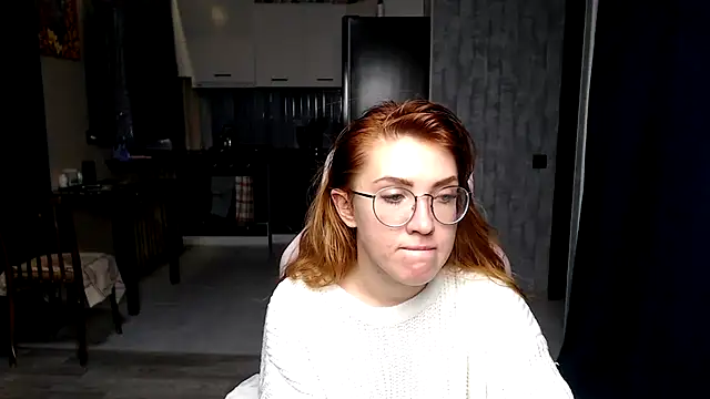 Snapshot of Reginasmilee chatting on 10-18-25, 01:01 Reginasmilee online show from 10-18-25, 01:01