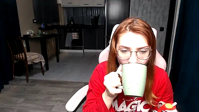 Snapshot of Reginasmilee chatting on 10-25-25, 01:02 Reginasmilee online show from 10-25-25, 01:02