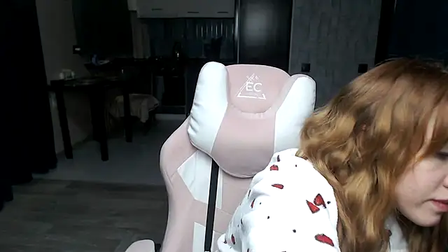 Snapshot of Reginasmilee chatting on 10-26-25, 01:11 Reginasmilee online show from 10-26-25, 01:11