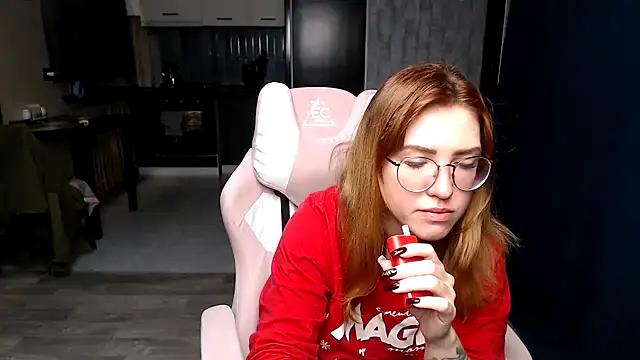 Snapshot of Reginasmilee chatting on 10-29-25, 01:30 Reginasmilee online show from 10-29-25, 01:30