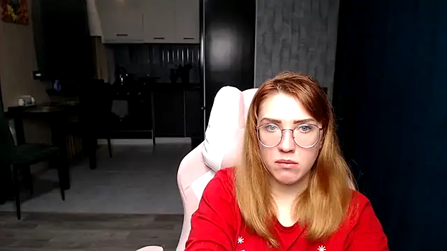 Snapshot of Reginasmilee chatting on 10-30-25, 12:45 Reginasmilee online show from 10-30-25, 12:45