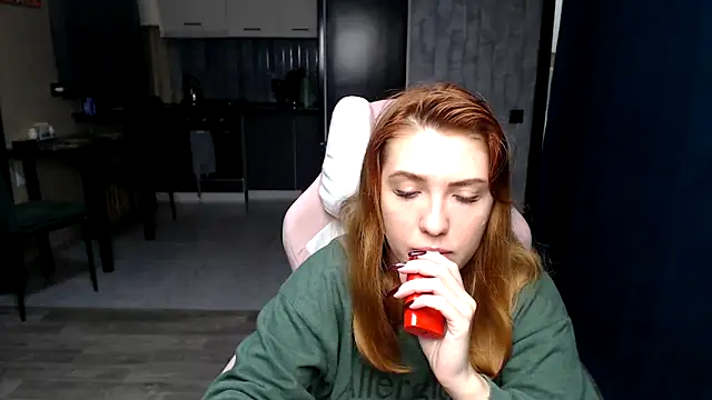 Snapshot of Reginasmilee chatting on 10-31-25, 02:34 Reginasmilee online show from 10-31-25, 02:34