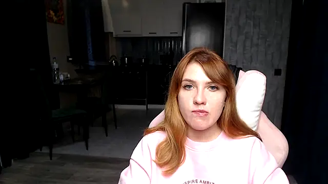 Snapshot of Reginasmilee chatting on 11-06-25, 01:34 Reginasmilee online show from 11-06-25, 01:34