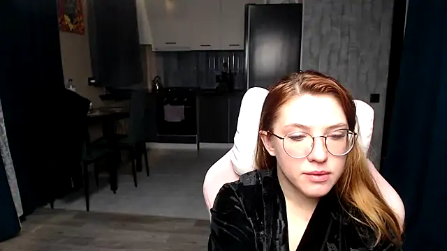 Snapshot of Reginasmilee chatting on 11-08-25, 12:33 Reginasmilee online show from 11-08-25, 12:33