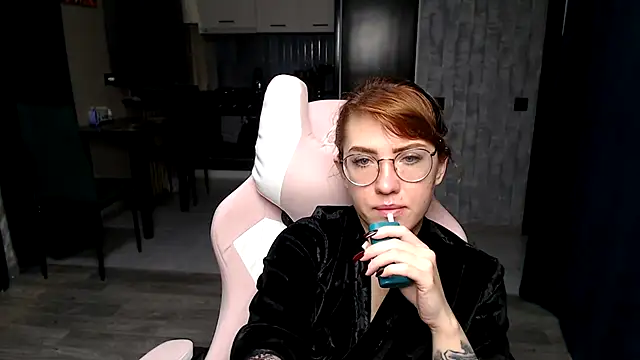 Snapshot of Reginasmilee chatting on 11-13-25, 01:26 Reginasmilee online show from 11-13-25, 01:26