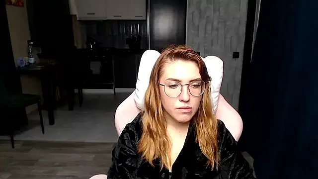 Snapshot of Reginasmilee chatting on 11-14-25, 02:38 Reginasmilee online show from 11-14-25, 02:38