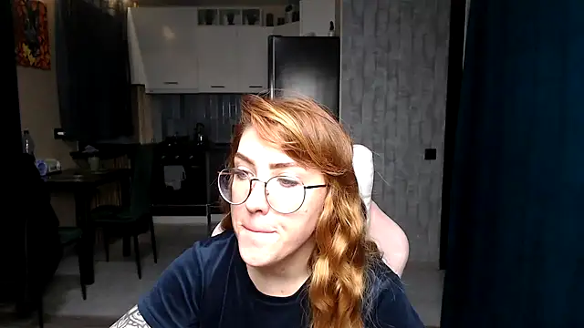 Snapshot of Reginasmilee chatting on 11-16-25, 04:07 Reginasmilee online show from 11-16-25, 04:07