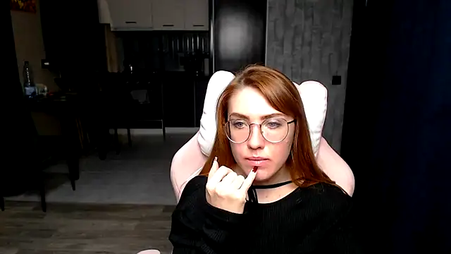 Snapshot of Reginasmilee chatting on 11-17-25, 01:17 Reginasmilee online show from 11-17-25, 01:17