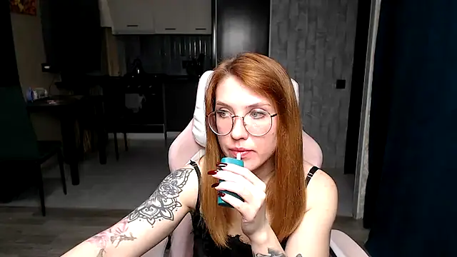 Snapshot of Reginasmilee chatting on 11-19-25, 01:55 Reginasmilee online show from 11-19-25, 01:55