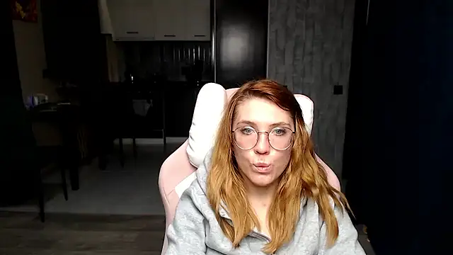 Snapshot of Reginasmilee chatting on 11-20-25, 02:06 Reginasmilee online show from 11-20-25, 02:06