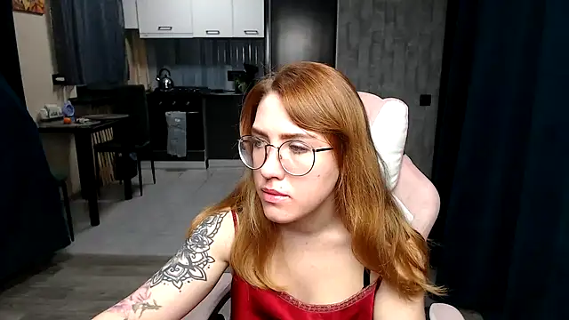 Snapshot of Reginasmilee chatting on 11-23-25, 01:38 Reginasmilee online show from 11-23-25, 01:38