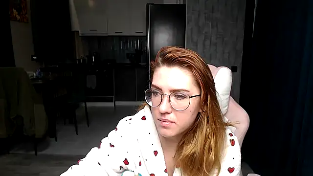 Snapshot of Reginasmilee chatting on 11-25-25, 12:21 Reginasmilee online show from 11-25-25, 12:21