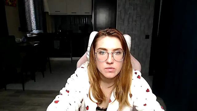 Snapshot of Reginasmilee chatting on 11-25-25, 12:27 Reginasmilee online show from 11-25-25, 12:27