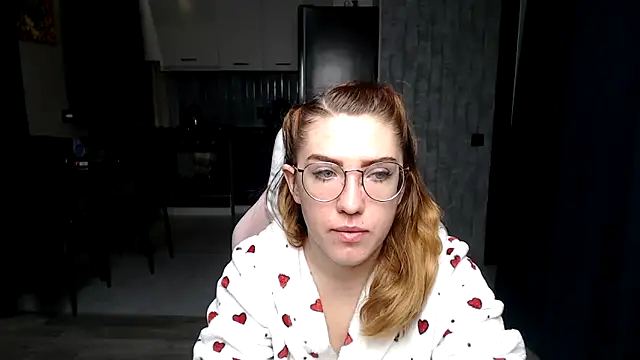 Snapshot of Reginasmilee chatting on 11-26-25, 12:33 Reginasmilee online show from 11-26-25, 12:33