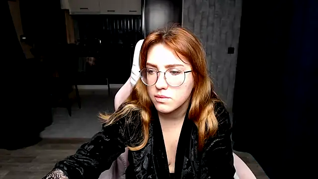 Snapshot of Reginasmilee chatting on 11-29-25, 01:52 Reginasmilee online show from 11-29-25, 01:52