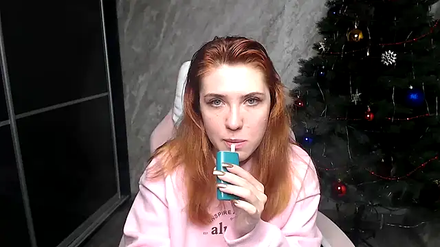 Snapshot of Reginasmilee chatting on 12-16-25, 01:43 Reginasmilee online show from 12-16-25, 01:43