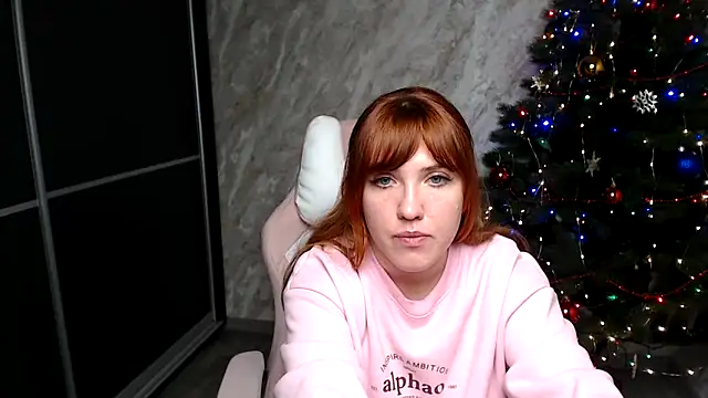 Snapshot of Reginasmilee chatting on 12-16-25, 01:49 Reginasmilee online show from 12-16-25, 01:49