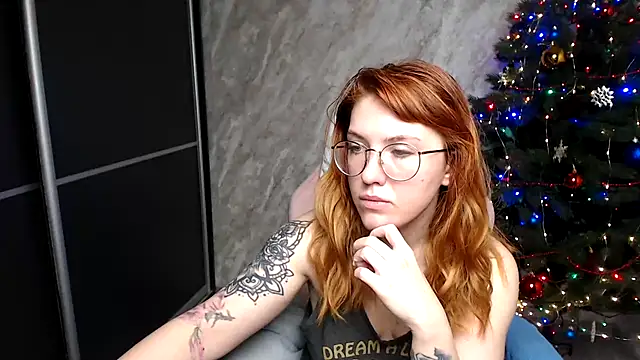 Snapshot of Reginasmilee chatting on 12-23-25, 12:30 Reginasmilee online show from 12-23-25, 12:30