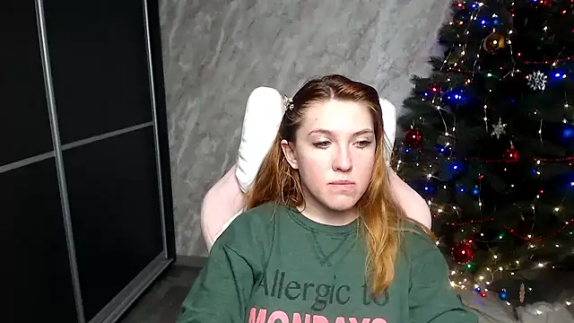 Snapshot of Reginasmilee chatting on 01-08-26, 02:30 Reginasmilee online show from 01-08-26, 02:30