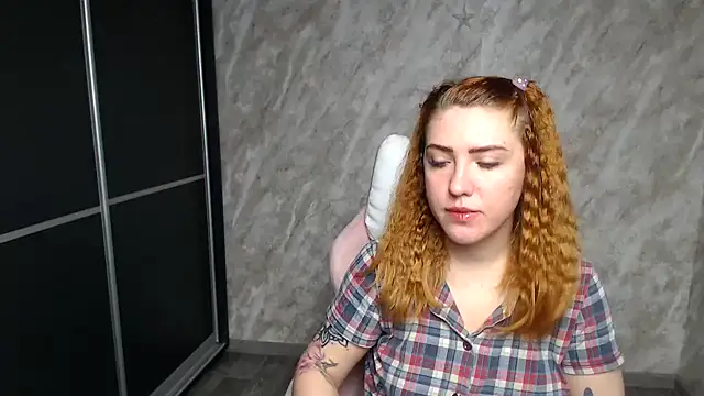 Snapshot of Reginasmilee chatting on 01-12-26, 02:17 Reginasmilee online show from 01-12-26, 02:17