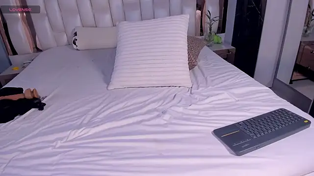 Snapshot of SarahPreston chatting on 01-08-25, 10:16 SarahPreston online show from 01-08-25, 10:16