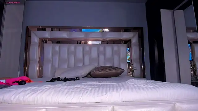 Snapshot of SarahPreston chatting on 01-13-25, 12:51 SarahPreston online show from 01-13-25, 12:51