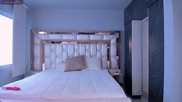 Snapshot of SarahPreston chatting on 03-12-25, 06:33 SarahPreston online show from 03-12-25, 06:33