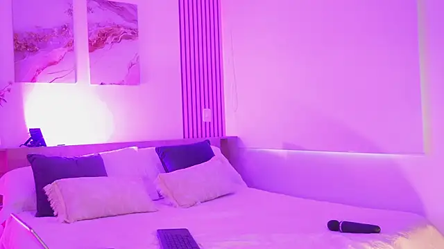 Snapshot of SarahPreston chatting on 11-06-25, 01:45 SarahPreston online show from 11-06-25, 01:45